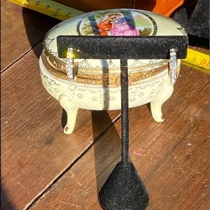 Brilliant Vintage Crystal/Rhinestone Gold Tone ER